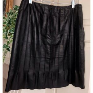 Worth Elegant Black Leather A-Line Skirt With Pintuck Pleat Detail Size 8